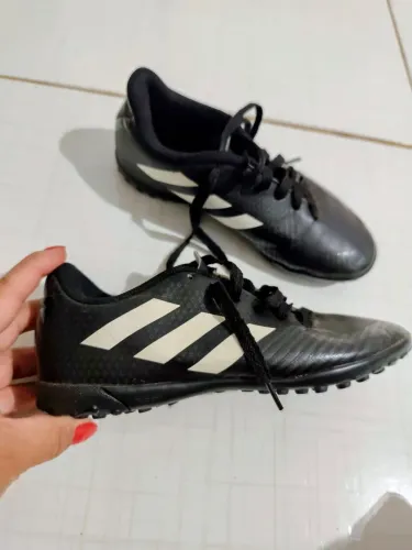 Chuteira society Adidas numeração 30