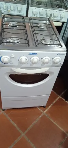 Fogão Dako de 4 bocas semi novo