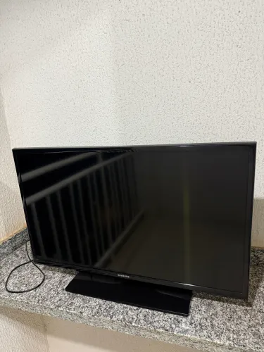 Televisão Samsung 32 polegadas (NÃO É SMART)