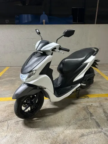 Yamaha Fluo 125 ABS (2023) - Impecável e Revisada