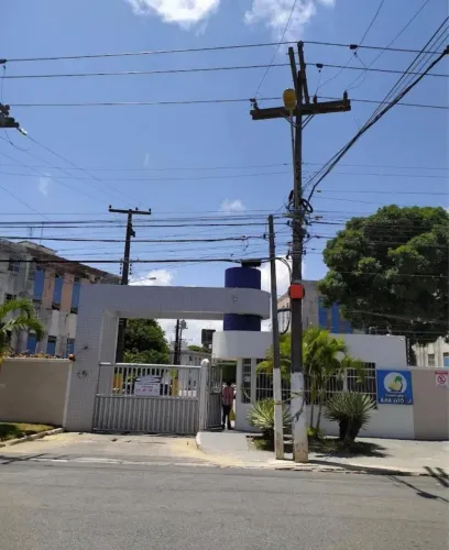 Alugo apartamento 2/4 Farol
