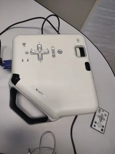 projetor HP com controle e adaptador para HDMI