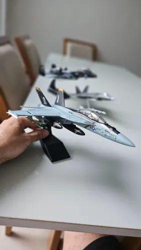 Miniatura avião réplica militar caça guerra