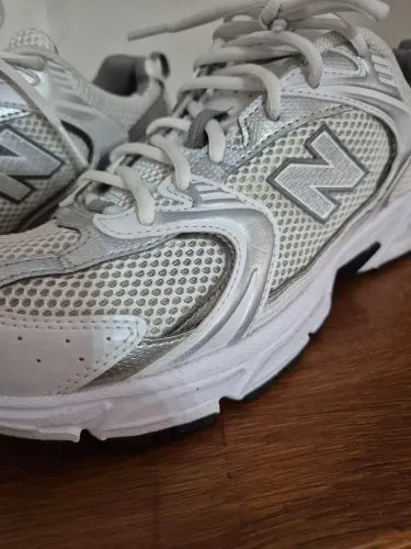 New Balance semi novo!!