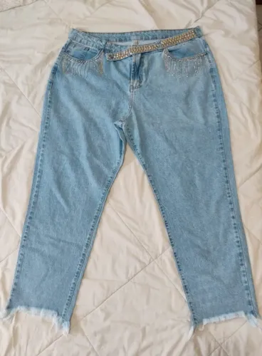 Calça Jeans cós assimétrico com strass - Tamanho 50 Plus Size - Biotipo