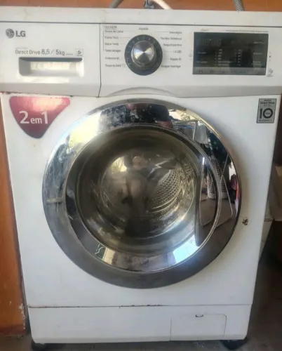 Máquina LG LAVA 8,5kg e SECA 5kg.Com defeito.