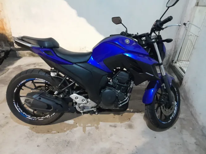 Fazer 250 azul