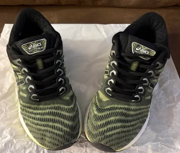 Tênis Asics Nimbus Nr. 42 Preto e Verde