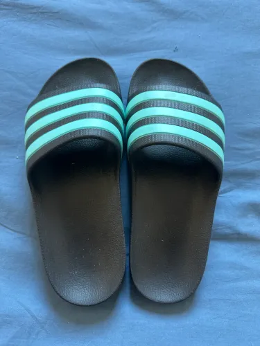 Chinelo adidas