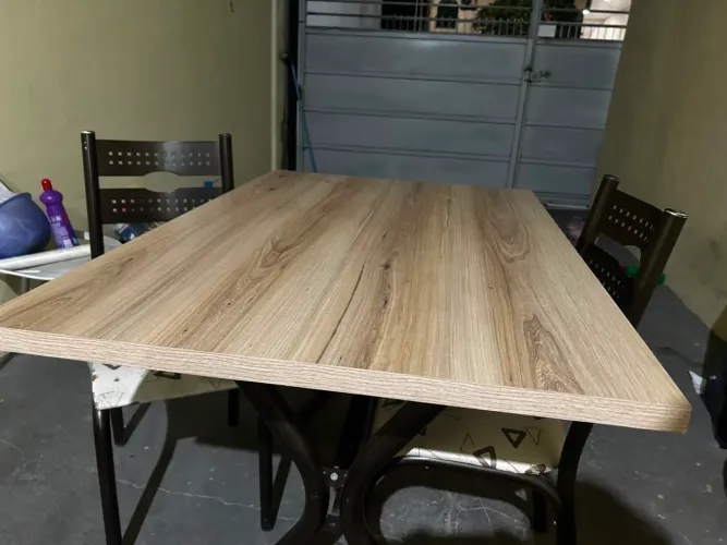 Mesa de Jantar com 2 Cadeiras - Ótimo Estado