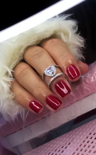 ESMALTAÇÃO EM GEL PARA MÃO