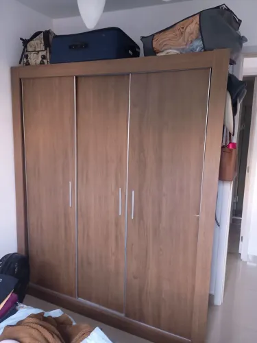 Guarda roupa semi-novo casal