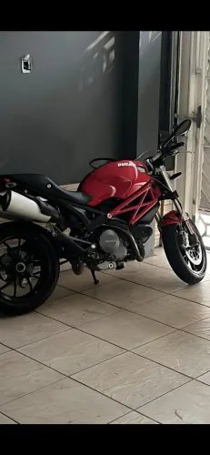 Ducati Monster 796 - Revisada