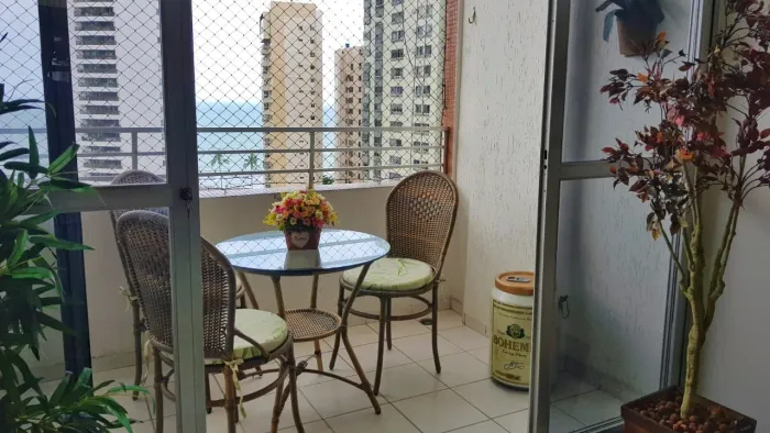 Conjunto de varanda com mesa e duas cadeiras! 