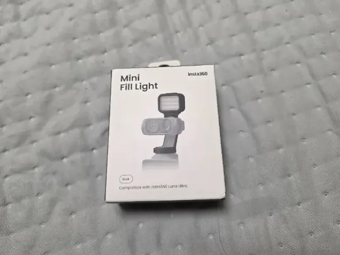 Insta360 Mini Fill Light para Luna Ultra - Luz De Preenchimento - Novo e Lacrado!