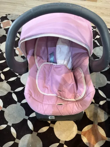 Bebê conforto com a base para por no carro
