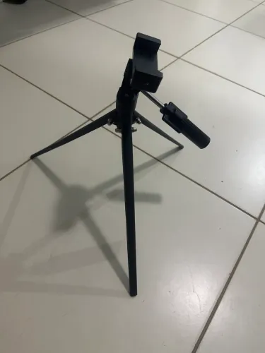 Tripé universal 33 cm de altura vem com suporte de celular