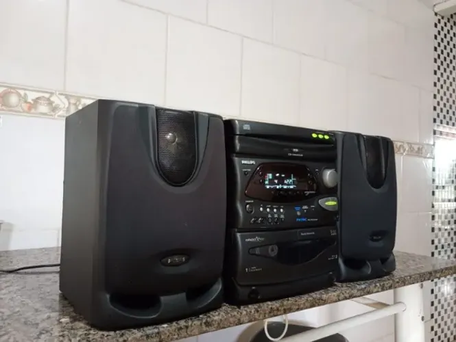 Aparelho de Som Philips - Reliquia - CD, Toca fitas Rádio e Aux. Funciona tudo - Pefeito e