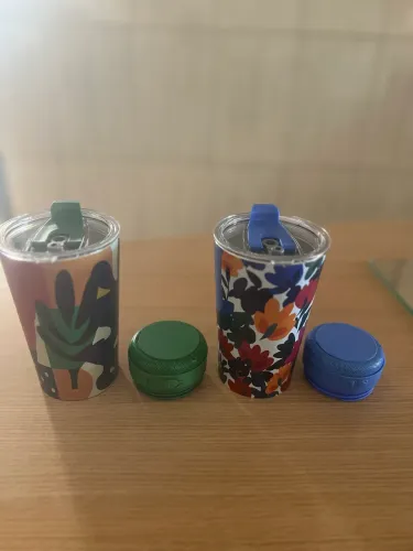 Combo 2 Copos Térmicos Premium com Som Bluetooth - Estampas Exclusivas