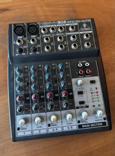 [VENDO] Mesa de som Behringer Xenyx 802 - com fonte original