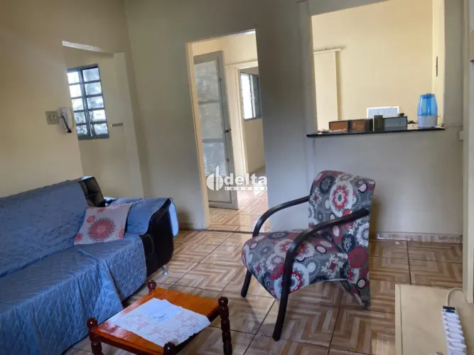 Casa com 3 quartos disponível para venda no bairro Martins em Uberlândia-MG
