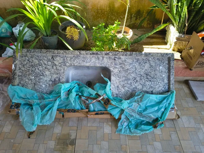Vende-se uma pia de mármore completa