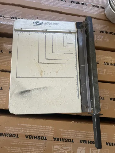 Guilhotina de papel