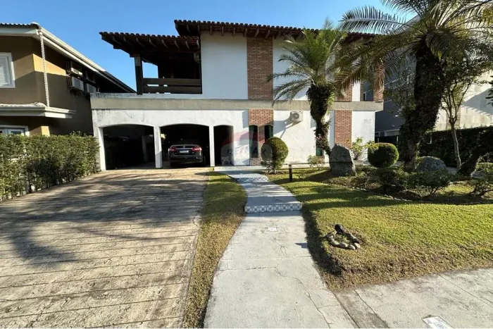 Casa a venda em Condominio Fechado - Praia da Enseada - Guaruja