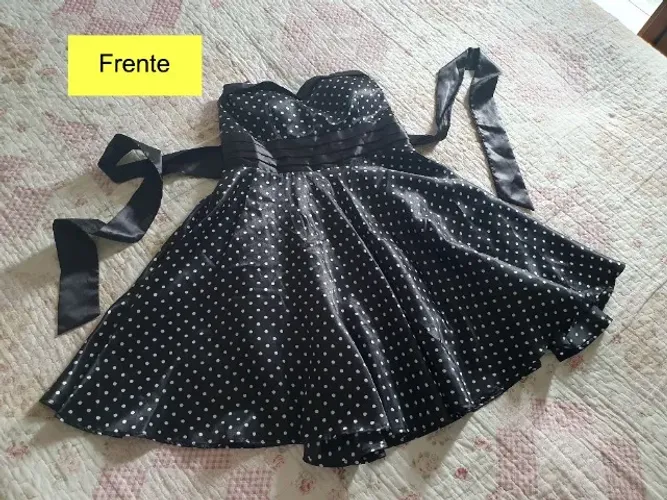 Vestido preto de poá