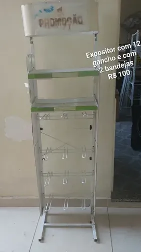 2 Expositores gancho e cesto