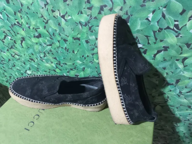 TÊNIS SLIP ON BURBERRY N34 ORIGINAL,SEMI NOVO ENVIO PARA TODO BRASIL PELA OLX PAY.