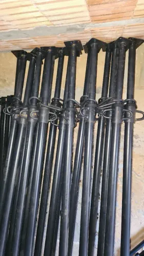 Vendemos escoras metálica de 4.50m valor 250,00