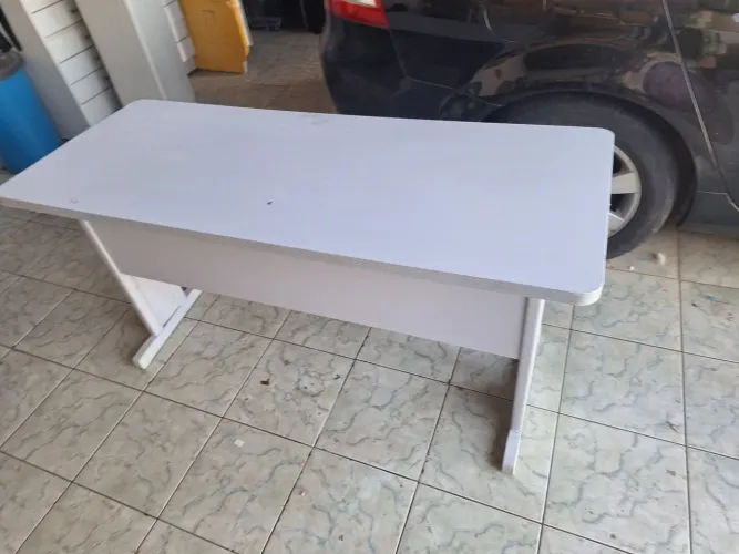 Mesa de escritório branca
