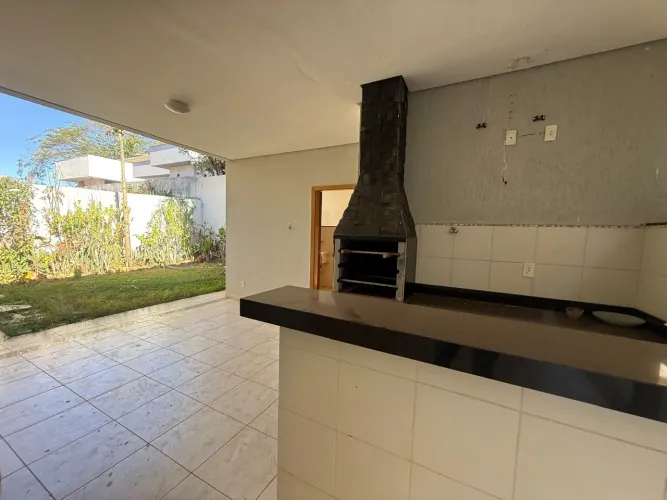 Jardins Atenas, casa térrea com 03 suítes, sem piscina e com varanda gourmet. Condomínio c