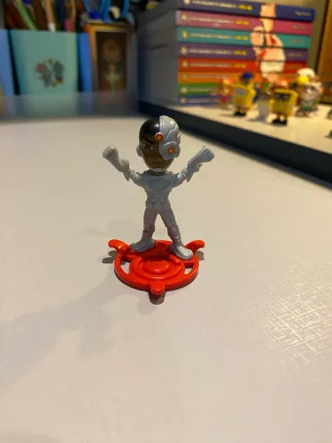 Cyborg, Liga da Justiça, Coleção Kinder Ovo