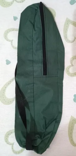 Capa case para tripé de até 1,10 metros. Em lona. Verde. Com zíper e alça. 