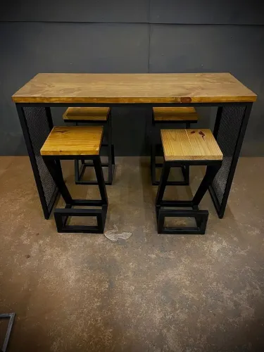 Mesa Alta Industrial com Tela Lateral | Design Exclusivo em Ferro e Madeira