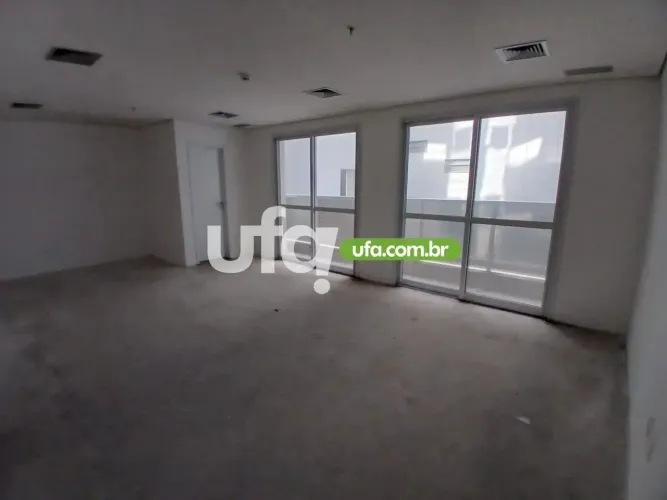 Conjunto comercial moderno com varanda na Rua Palestra Itália - Perdizes