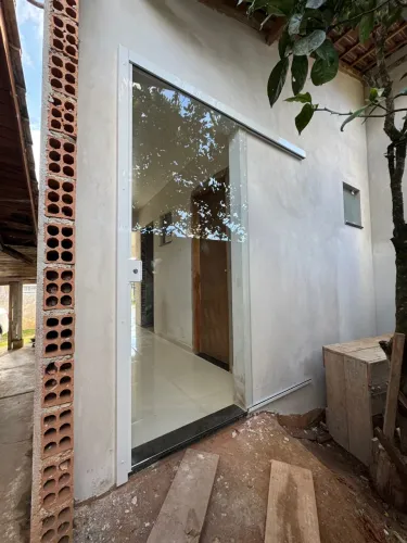 Porta fora de vão sob medida para sua residência.
