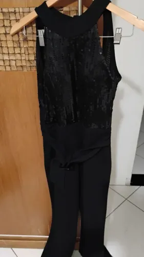 Macacão Feminino Preto com Detalhes em Paetê