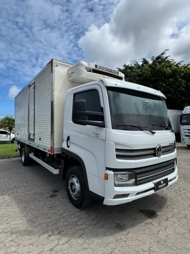 Caminhão Volkswagen Delivery 11.180 DRC 4x2