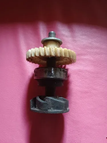 Eixo da bomba d'água da Yamaha RD 350 completo