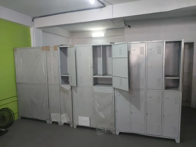 ROUPEIROS EM ACO PORTAS GRANDES SO A CENTERACO TEM *