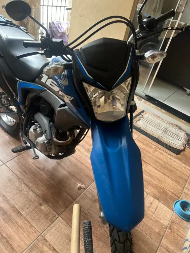 Vendo Honda Bros quitada.