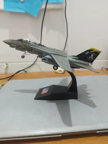 Miniatura F-14 em metal 