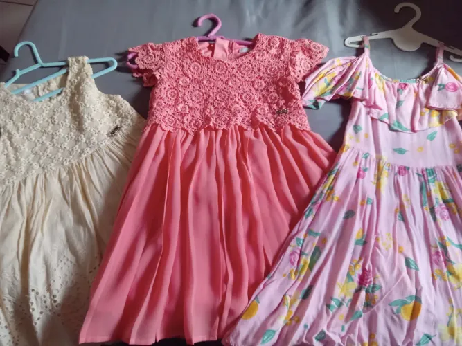 MENOR PREÇO!!! Lote 3 Vestidos de festa Infantis - Tamanhos 3-4 anos