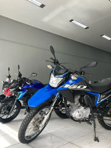 Honda NXR Bros 160CC azul em ótimo estado de conservação, baixo KM, oportunidade única!