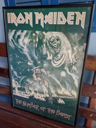 Quadro de vidro Iron Maiden (pôster original de 1982) 92 cm x 64 cm