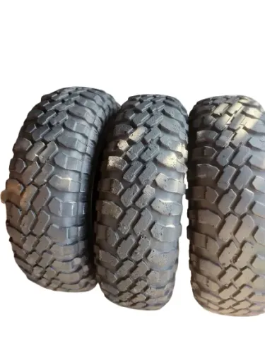 Pneus Scorpion Mud 235/85/16 meia vida com bastante vida útil valor de unidade