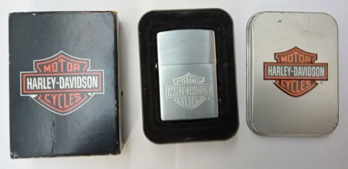 Antigo e raro isqueiro Zippo gravado com o logotipo da Harley-Davidson - Anos 90